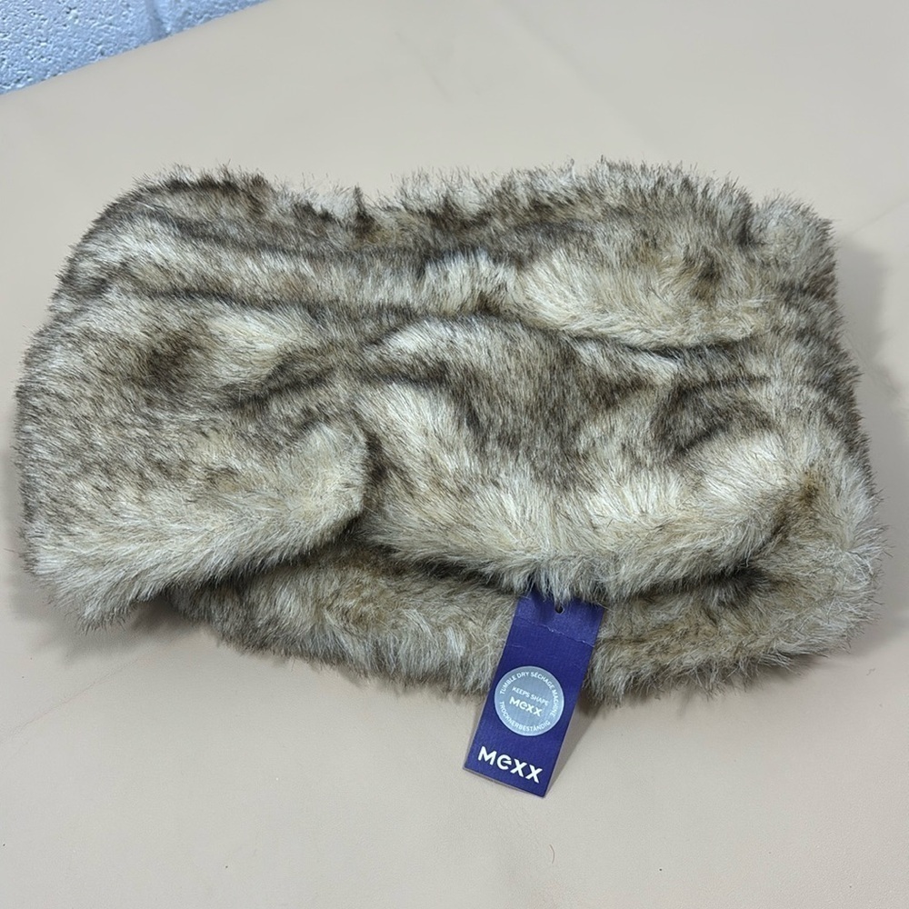 NWT Mexx tumble dry faux fur neck scarf​​​​​​​​​